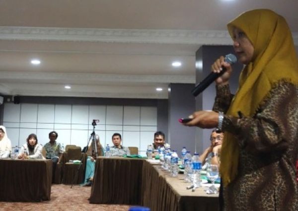 Hayati Eka Laksmi, korban Bom Bali 2002, berbagi kisah dalam Pelatihan Guru "Belajar bersama Menjadi Guru Damai" di Pandeglang (5/11/2016). Hayati Eka Laksmi, korban Bom Bali 2002, berbagi kisah dalam Pelatihan Guru "Belajar bersama Menjadi Guru Damai" di Pandeglang (5/11/2016).