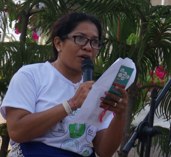 Dok AIDA - Ni Luh Erniati membacakan puisi karyanya saat peringatan 13 tahun Bom Bali.