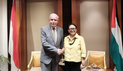 Menlu RI Retno LP Marsudi, Menlu Palestina, Riyad Maliki sebelum konferensi CEAPAD (Cooperation among East Asian Countries for Palestinian Development) di Bangkok (26/6)