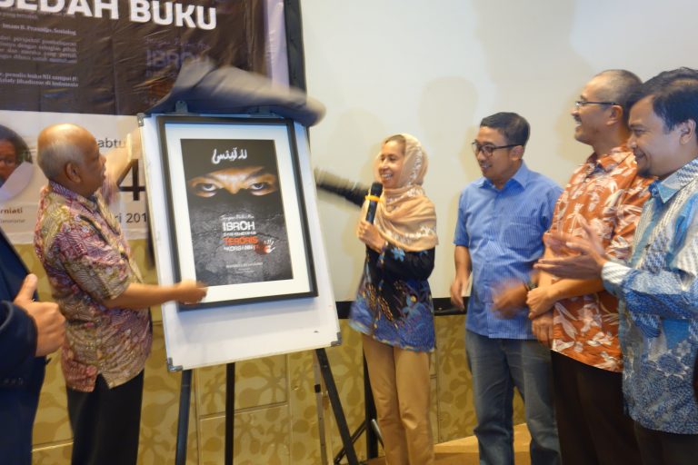 launching dan bedah buku