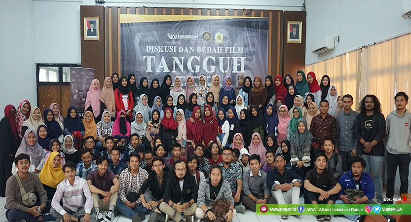 Foto Besama Mahasiswa Universitas Islam Jakarta dalam Acara Bedah Film Tangguh