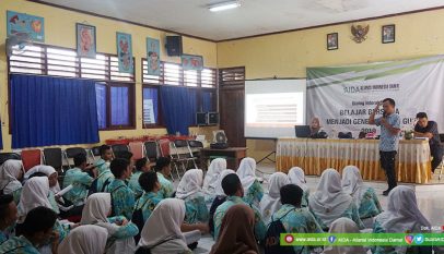 Siswa SMAN 1 Lamongan Antusias Mendengar Kisah Pertaubatan Choirul Ihwan, Mantan Napiter