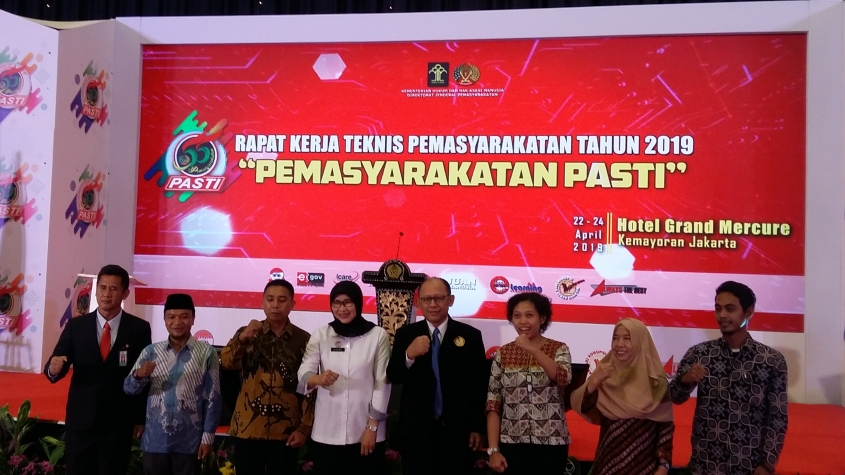 Aliansi Indonesia Damai (AIDA) dan Direktorat Jenderal Pemasyarakatan Kemenkumham (Ditjen PAS) melakukan penandatanganan Perjanjian Kerja Sama (PKS), Senin, (22/04/2019). AIDA dan Ditjen PAS menandatangani PKS ini untuk kerjasama dalam bidang pembinaan kepribadian bagi Warga Binaan Pemasyarakatan (WBP) tindak pidana terorisme melalui peran korban. Hadir dalam penandatangan PKS di Hotel Grand Mercure Kemayoran ini, Direktur AIDA, Hasibullah Satrawi dan Direktur Jenderal Pemasyarakatan, Dra. Sri Puguh Budi Utami, BC. IP., M.Si.