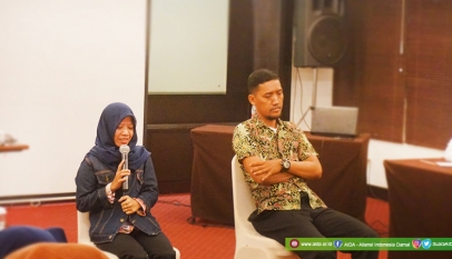 Susi Afitriyani, korban bom Kampung Melayu saat berbagi semangat ketangguhan di pelatihan perdamaian AIDA di Bandung